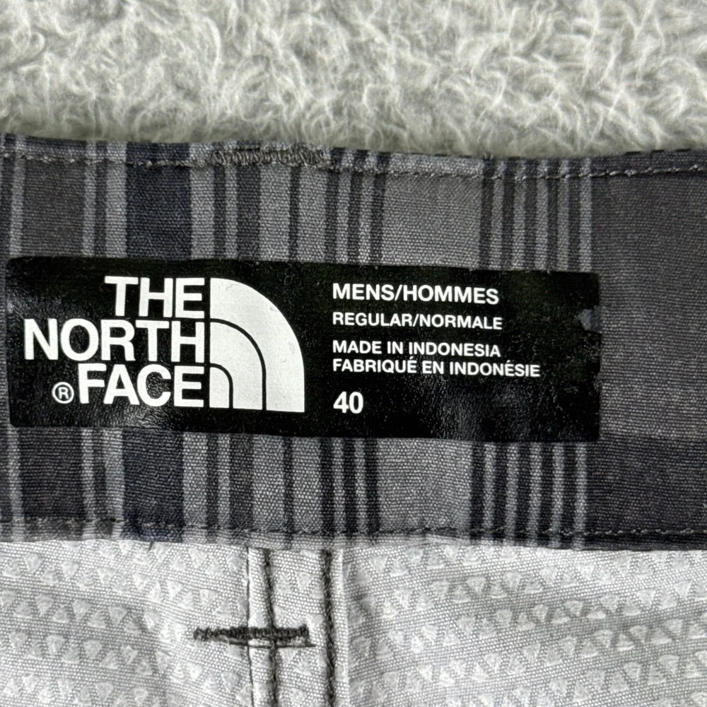The North Face Mens Grey Plaid Hiking Shorts Size 40 Stretch Performance‎ Trail